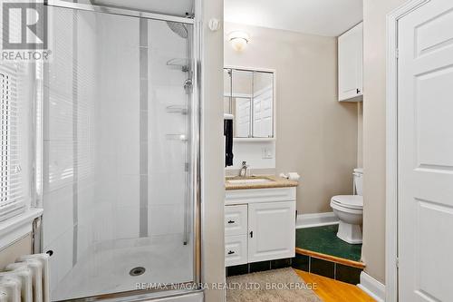 18 Thomas Street, St. Catharines (451 - Downtown), ON - Indoor Photo Showing Bathroom