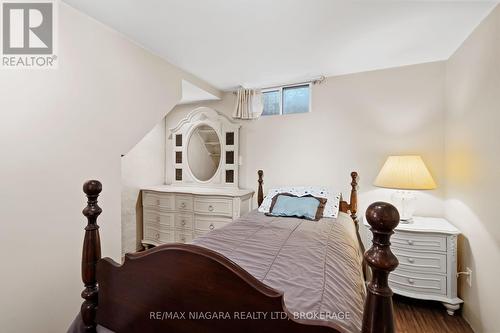 18 Thomas Street, St. Catharines (451 - Downtown), ON - Indoor Photo Showing Bedroom