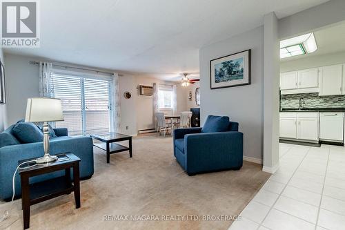 2B - 62 Main Street, St. Catharines (438 - Port Dalhousie), ON - Indoor Photo Showing Living Room