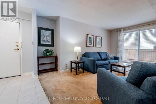 2B - 62 Main Street, St. Catharines (438 - Port Dalhousie), ON - Indoor Photo Showing Living Room