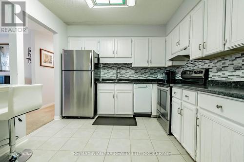 2B - 62 Main Street, St. Catharines (438 - Port Dalhousie), ON - Indoor Photo Showing Kitchen With Double Sink