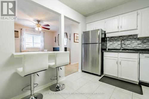 2B - 62 Main Street, St. Catharines (438 - Port Dalhousie), ON - Indoor Photo Showing Kitchen