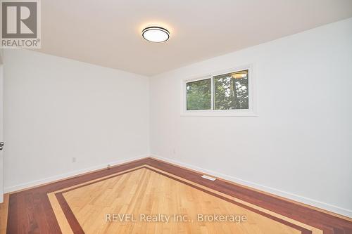 1112 Kennedy Drive, Fort Erie (334 - Crescent Park), ON - Indoor Photo Showing Other Room