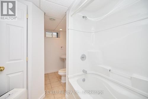 1112 Kennedy Drive, Fort Erie (334 - Crescent Park), ON - Indoor Photo Showing Bathroom