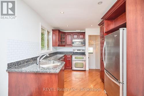 1112 Kennedy Drive, Fort Erie (334 - Crescent Park), ON - Indoor Photo Showing Kitchen