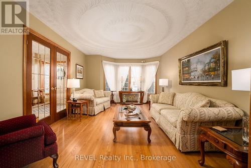 3412 Vinehaven Trail, Lincoln, ON - Indoor Photo Showing Living Room