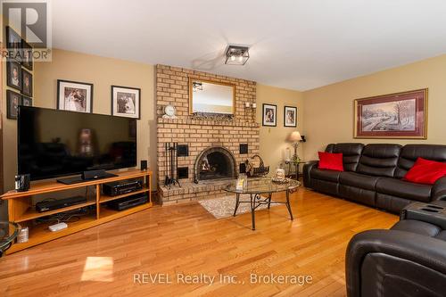 3412 Vinehaven Trail, Lincoln, ON - Indoor Photo Showing Living Room