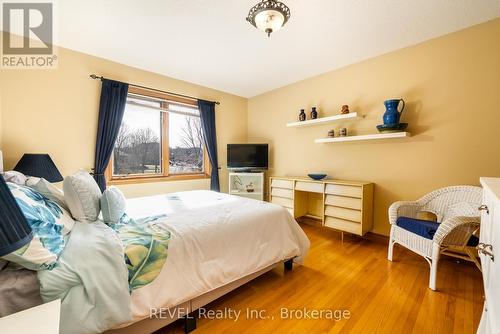 3412 Vinehaven Trail, Lincoln, ON - Indoor Photo Showing Bedroom