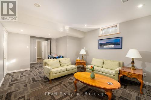 3412 Vinehaven Trail, Lincoln, ON - Indoor Photo Showing Living Room