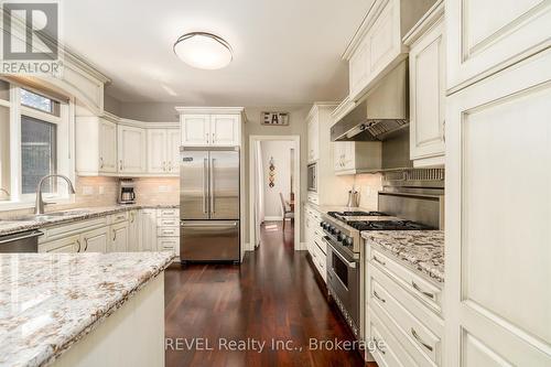 22 Red Haven Drive, Niagara-On-The-Lake, ON - Indoor Photo Showing Kitchen With Upgraded Kitchen