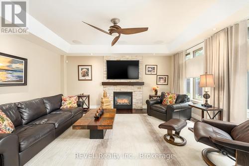 22 Red Haven Drive, Niagara-On-The-Lake, ON - Indoor Photo Showing Living Room With Fireplace