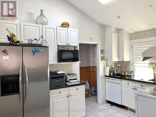 74 Oakley Boulevard, Toronto, ON - Indoor Photo Showing Kitchen