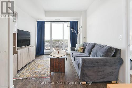 716 - 6 David Eyer Road, Richmond Hill, ON - Indoor Photo Showing Living Room