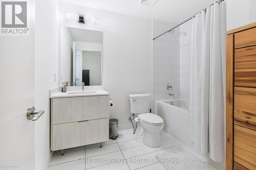 716 - 6 David Eyer Road, Richmond Hill, ON - Indoor Photo Showing Bathroom