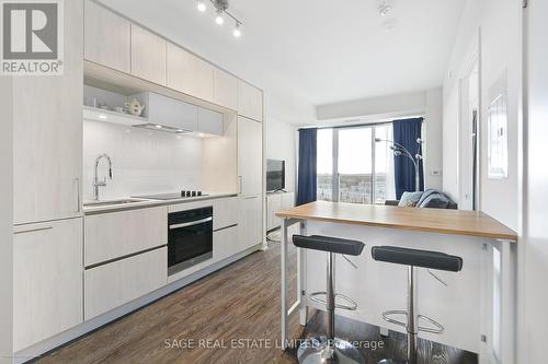 716 - 6 David Eyer Road, Richmond Hill, ON - Indoor Photo Showing Kitchen