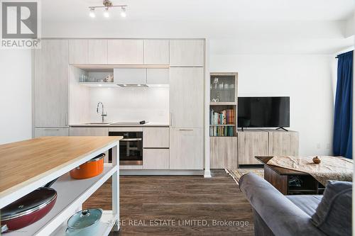 716 - 6 David Eyer Road, Richmond Hill, ON - Indoor Photo Showing Kitchen