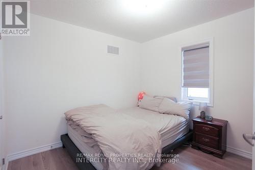 110 Durham Avenue, Barrie, ON - Indoor Photo Showing Bedroom