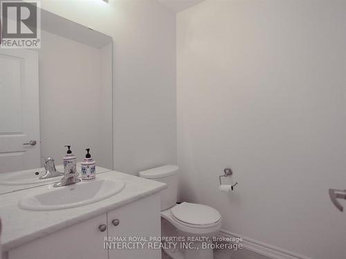 110 Durham Avenue, Barrie, ON - Indoor Photo Showing Bathroom