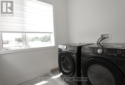 110 Durham Avenue, Barrie, ON - Indoor Photo Showing Laundry Room