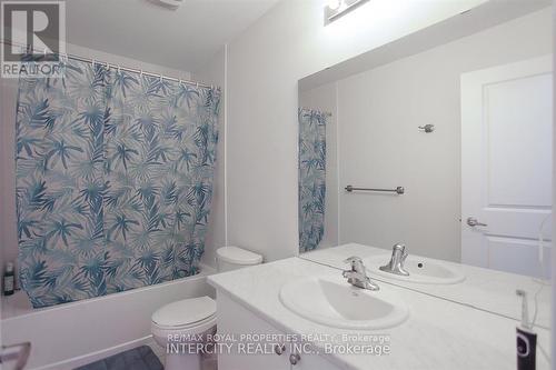 110 Durham Avenue, Barrie, ON - Indoor Photo Showing Bathroom