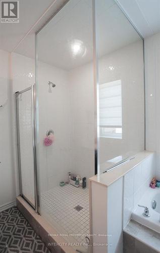 110 Durham Avenue, Barrie, ON - Indoor Photo Showing Bathroom