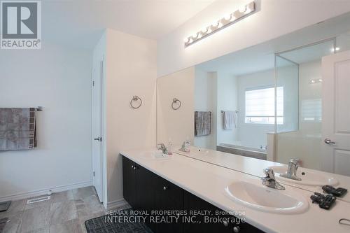 110 Durham Avenue, Barrie, ON - Indoor Photo Showing Bathroom