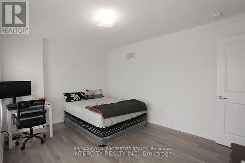 110 Durham Avenue, Barrie, ON - Indoor Photo Showing Bedroom