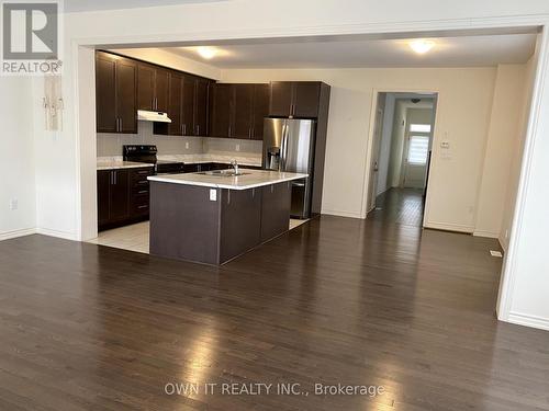 28 Donald Ficht Crescent, Brampton, ON - Indoor Photo Showing Kitchen