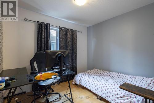 5940 Ridgecrest Trail, Mississauga, ON - Indoor Photo Showing Bedroom