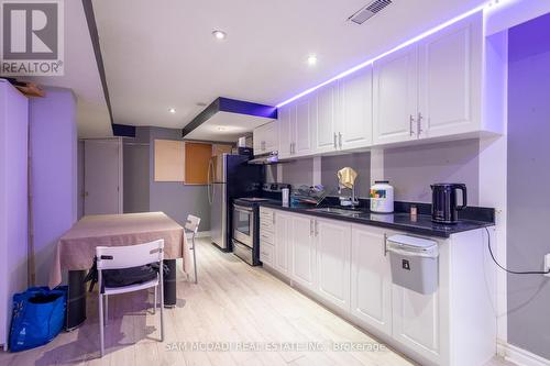 5940 Ridgecrest Trail, Mississauga, ON - Indoor Photo Showing Kitchen