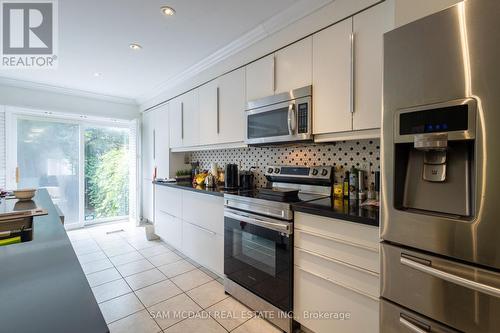 5940 Ridgecrest Trail, Mississauga, ON - Indoor Photo Showing Kitchen