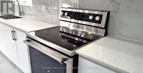 225 Simon Street, Shelburne, ON - Indoor Photo Showing Kitchen