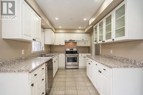 416 Olde Village Lane, Shelburne, ON - Indoor Photo Showing Kitchen With Double Sink