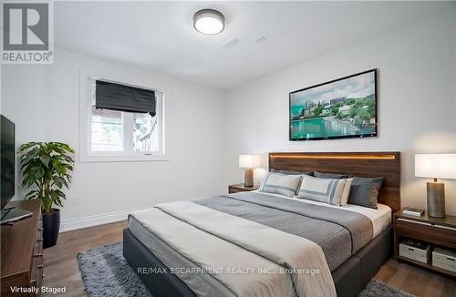 2 - 102 Donnici Drive, Hamilton, ON - Indoor Photo Showing Bedroom