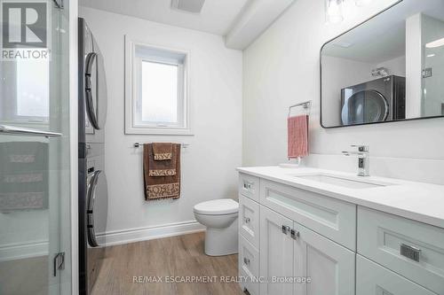 2 - 102 Donnici Drive, Hamilton, ON - Indoor Photo Showing Bathroom