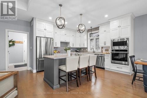 33 Crews Crescent, Quinte West, ON - Indoor Photo Showing Kitchen With Upgraded Kitchen