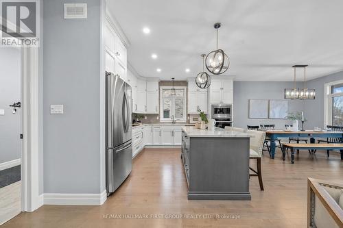 33 Crews Crescent, Quinte West, ON - Indoor Photo Showing Kitchen With Upgraded Kitchen