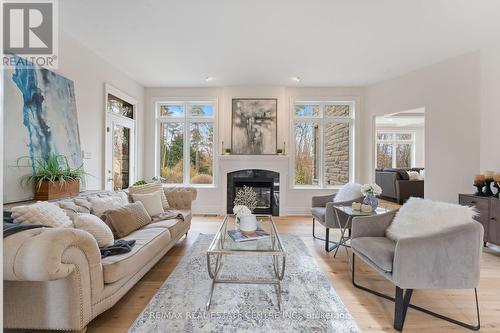 994 Stonebrook Road, Cambridge, ON - Indoor Photo Showing Living Room With Fireplace