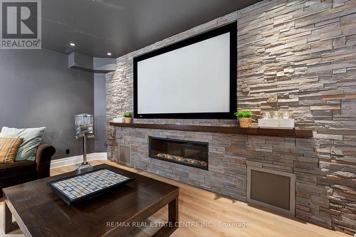 994 Stonebrook Road, Cambridge, ON - Indoor Photo Showing Living Room With Fireplace