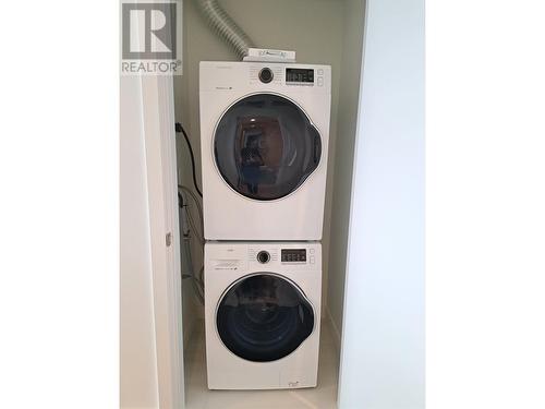 6463 Silver Ave, Burnaby, BC - Indoor Photo Showing Laundry Room