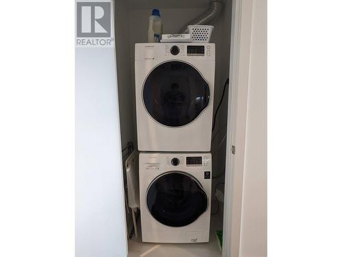 6463 Silver Ave, Burnaby, BC - Indoor Photo Showing Laundry Room