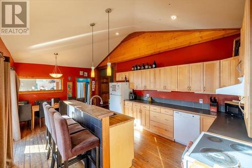 702 9Th Avenue, Fernie, BC - Indoor Photo Showing Kitchen