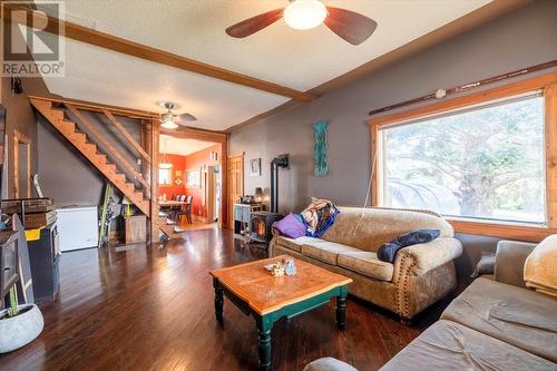 702 9Th Avenue, Fernie, BC - Indoor Photo Showing Living Room