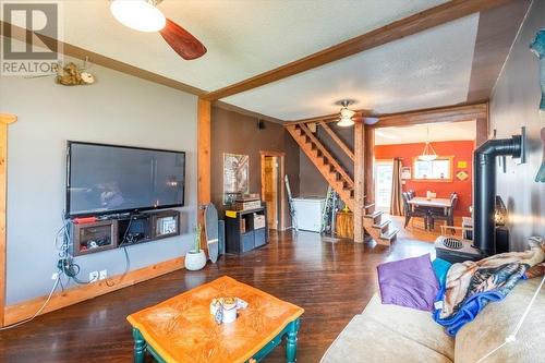 702 9Th Avenue, Fernie, BC - Indoor Photo Showing Living Room