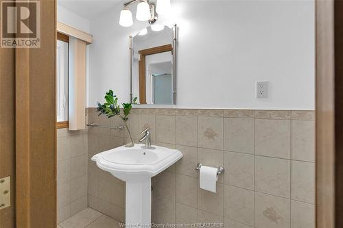 6845 Disputed Road, Lasalle, ON - Indoor Photo Showing Bathroom