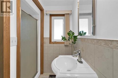 6845 Disputed Road, Lasalle, ON - Indoor Photo Showing Bathroom