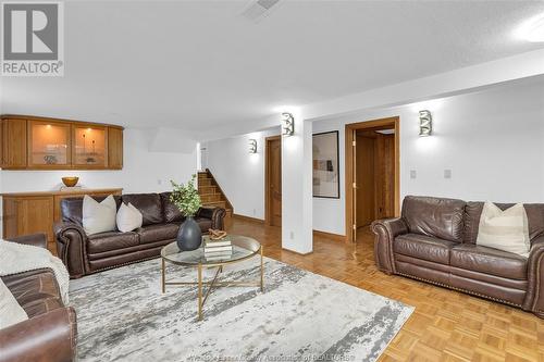 6845 Disputed Road, Lasalle, ON - Indoor Photo Showing Living Room