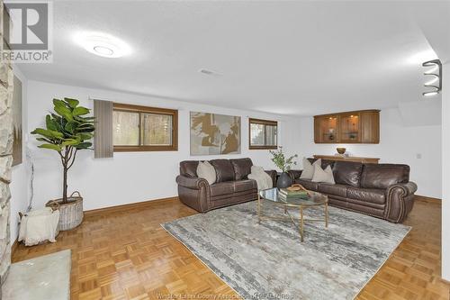 6845 Disputed Road, Lasalle, ON - Indoor Photo Showing Living Room