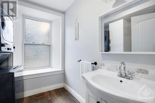 476 James Street W, Prescott, ON - Indoor Photo Showing Bathroom