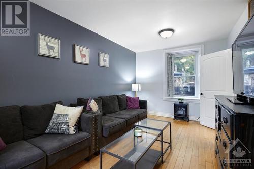 476 James Street W, Prescott, ON - Indoor Photo Showing Living Room